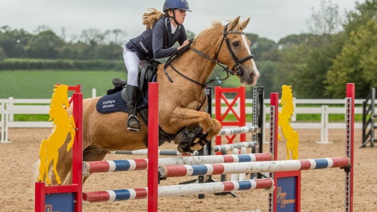 Kaitlyn Wrann – Wins at Schools Individual Show Jump Competition